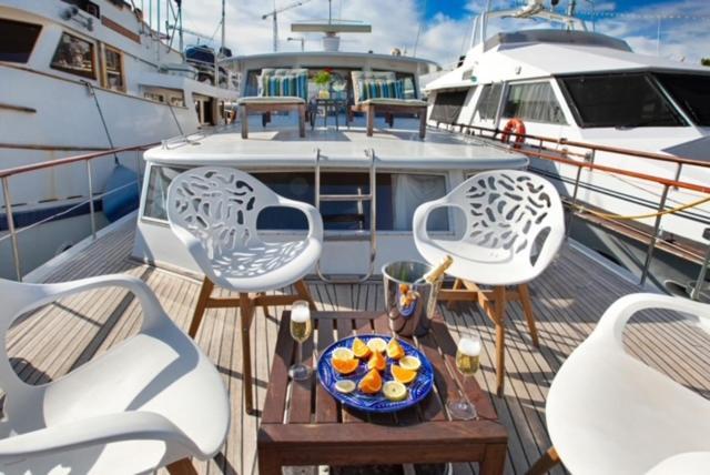 Charming Boat In Barcelona - Perfect Getaway Hotel Sant Adria de Besos Exterior photo