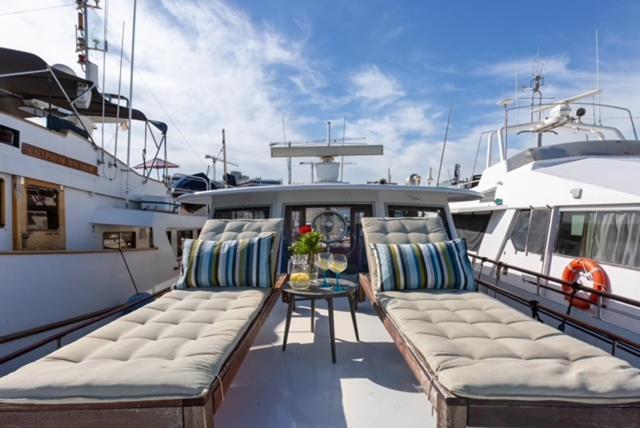 Charming Boat In Barcelona - Perfect Getaway Hotel Sant Adria de Besos Exterior photo