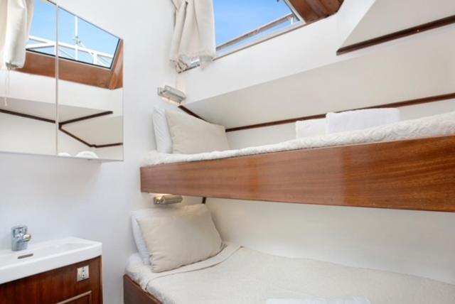 Charming Boat In Barcelona - Perfect Getaway Hotel Sant Adria de Besos Exterior photo