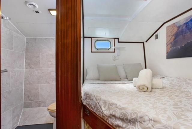Charming Boat In Barcelona - Perfect Getaway Hotel Sant Adria de Besos Exterior photo